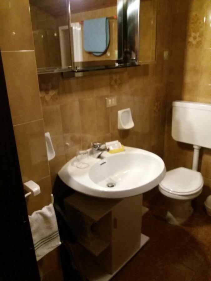 شقة Casa Lily Lombro المظهر الخارجي الصورة